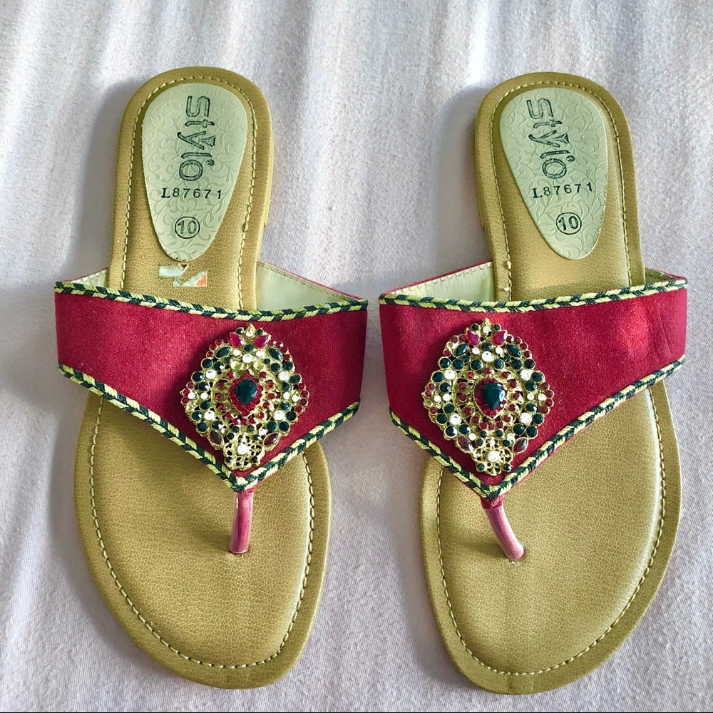 Stylo Slip on Fancy Flats with Jewelry Broach Red Size 7-8